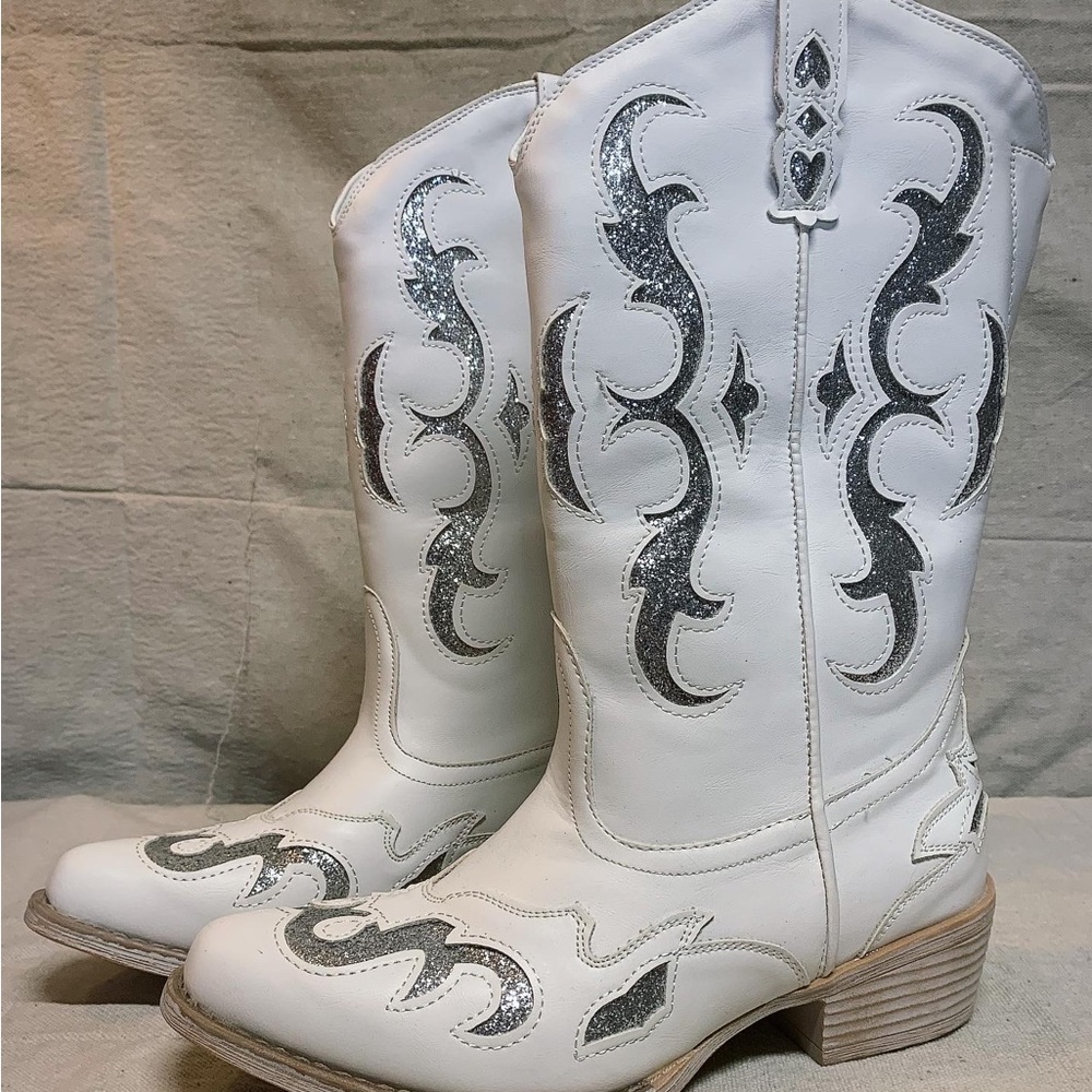 White and silver sparkle cowboy boots size 8